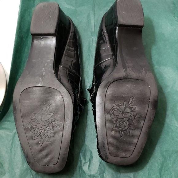 7M vegan alligator texture mules - Picture 3 of 3